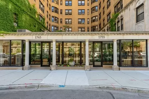 1765 E 55th St #H2, Chicago, IL 60615