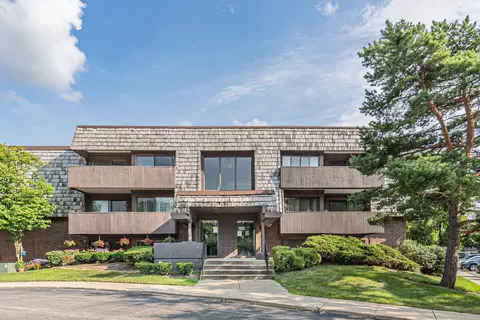 525 Timber Ridge Dr #305C, Carol Stream, IL 60188