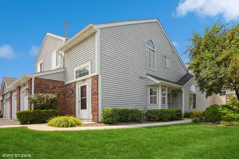 231 Brittany Dr #A, Streamwood, IL 60107