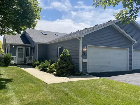 19 S Walnut Dr, North Aurora, IL 60542