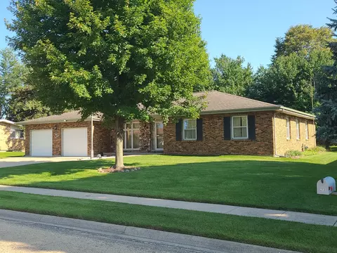 214 Linder Ln, Rochelle, IL 61068
