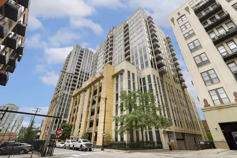 720 N Larrabee St #1210, Chicago, IL 60654