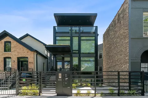 831 N Fairfield Ave #1, Chicago, IL 60622
