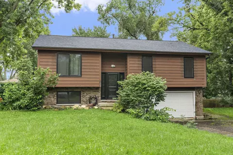 1115 W Violet Dr, Holiday Hills, IL 60051