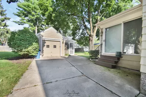 220 S Commonwealth Ave S, Aurora, IL 60506 photo 2