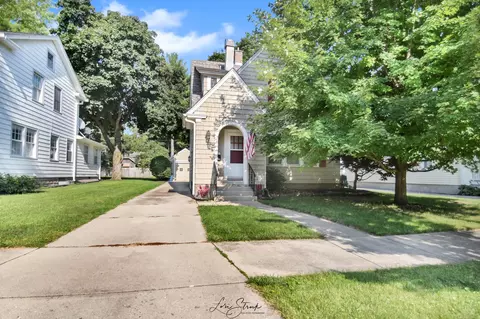 220 S Commonwealth Ave S, Aurora, IL 60506