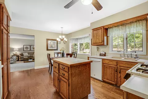 1864 180th Pl, Lansing, IL 60438 photo 9