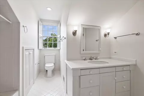 Bath - 126 Hazel Ave, Glencoe, IL 60022 photo 3 of 4
