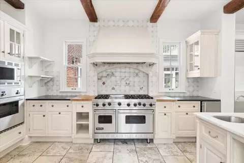 Kitchen - 126 Hazel Ave, Glencoe, IL 60022 photo 3 of 4