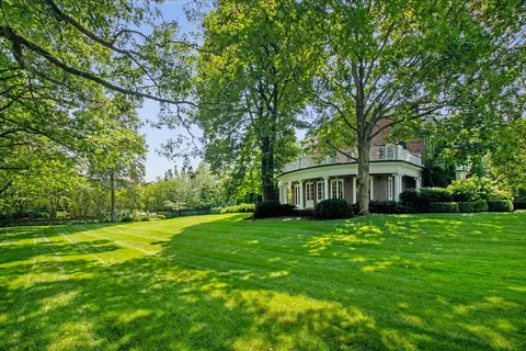 Exterior - 126 Hazel Ave, Glencoe, IL 60022 photo 5 of 9