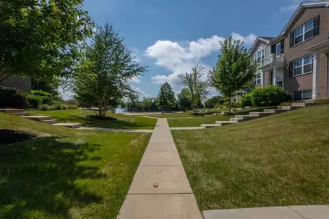 903 Bradford Dr, Naperville, IL 60563