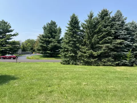 44 Thoroughbred Trl, Woodstock, IL 60098