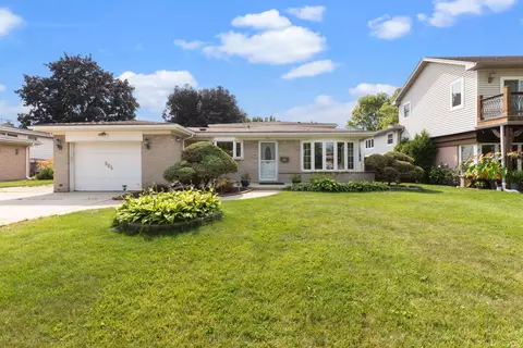 904 S Owen St, Mount Prospect, IL 60056