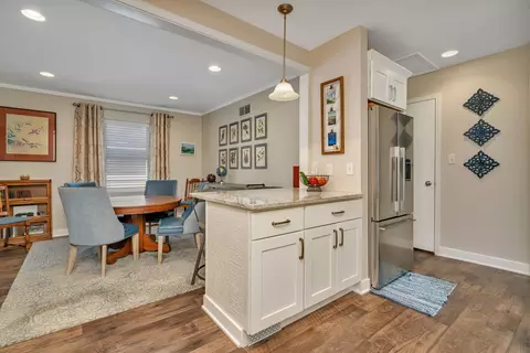 Dining - 712 E Jefferson St, Morris, IL 60450 photo 1 of 3