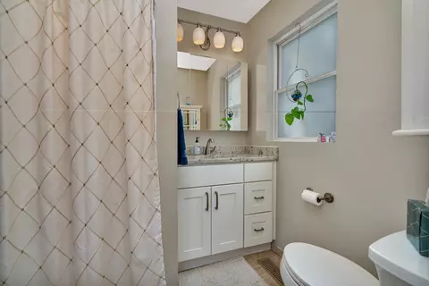 Bath - 712 E Jefferson St, Morris, IL 60450 photo 1 of 2