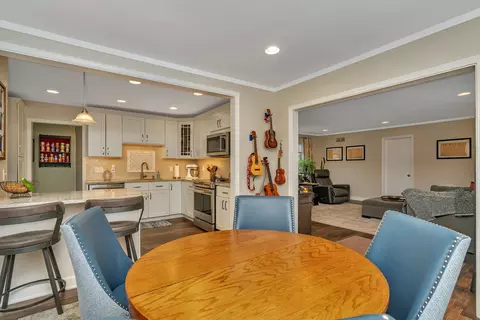 Dining - 712 E Jefferson St, Morris, IL 60450 photo 3 of 3