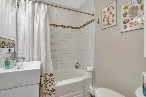 Bath - 712 E Jefferson St, Morris, IL 60450 photo 2 of 2