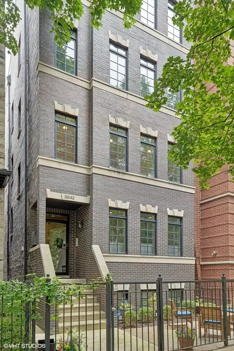 3542 N Fremont St #2, Chicago, IL 60657