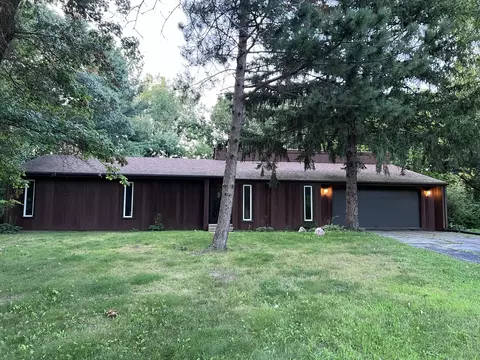 6566 Coachlite Ct, Loves Park, IL 61111
