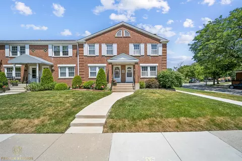6246 W Peterson Ave #1, Chicago, IL 60646