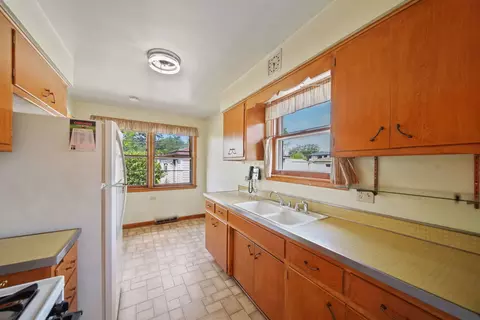 4 N258 6th Ave, Addison, IL 60101 photo 8