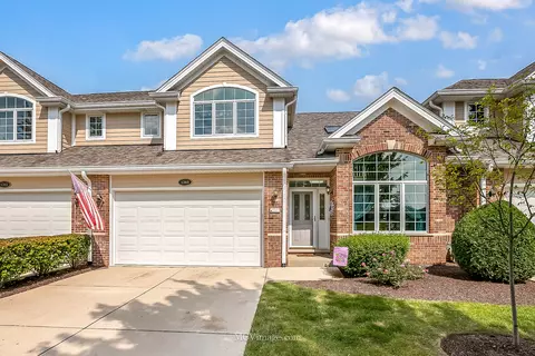 1369 Camelot Ln, Lemont, IL 60439