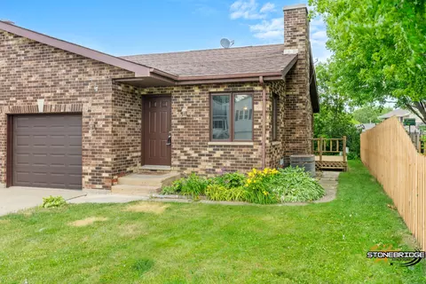 845 Carol Ave, Woodstock, IL 60098