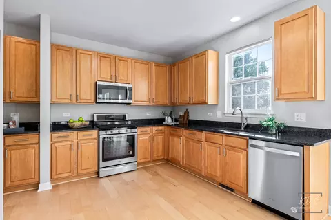 755 Eagle Brook Ln, Naperville, IL 60565 photo 10
