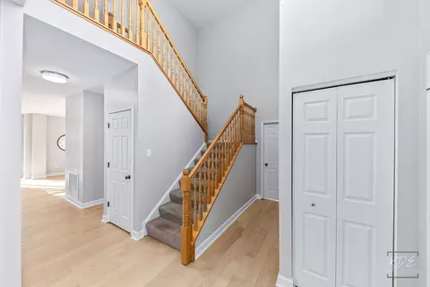 755 Eagle Brook Ln, Naperville, IL 60565 photo 3