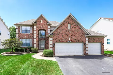 755 Eagle Brook Ln, Naperville, IL 60565 photo 2