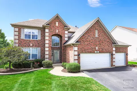 755 Eagle Brook Ln, Naperville, IL 60565