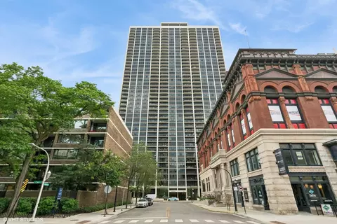 1560 N Sandburg Ter #2004, Chicago, IL 60610