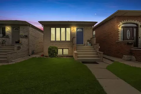 4724 S Luna Ave, Chicago, IL 60638