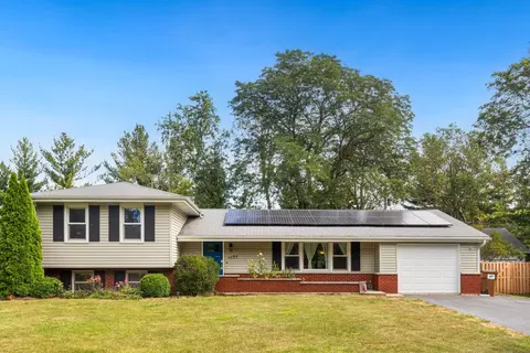 3 S177 Arboretum Rd, Glen Ellyn, IL 60137