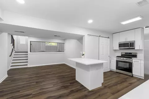 9417 Dee Rd, Des Plaines, IL 60016 photo 5