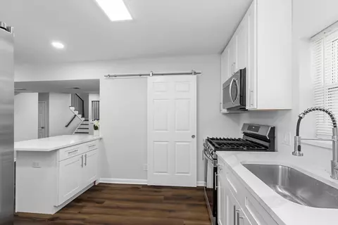 9417 Dee Rd, Des Plaines, IL 60016 photo 7