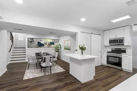 9417 Dee Rd, Des Plaines, IL 60016 photo 4