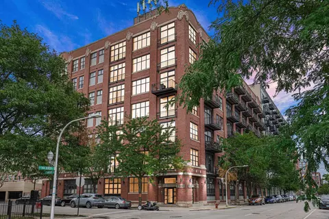 1250 W Van Buren St #515, Chicago, IL 60607