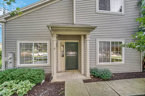 275 Thornwood Way #A, South Elgin, IL 60177