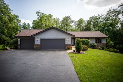 7090 Horizon Dr, Rockford, IL 61109