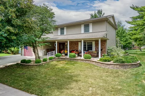 601 Cheshire Dr, Bloomington, IL 61704