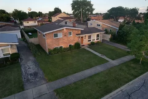 8907 Odell Ave, Morton Grove, IL 60053