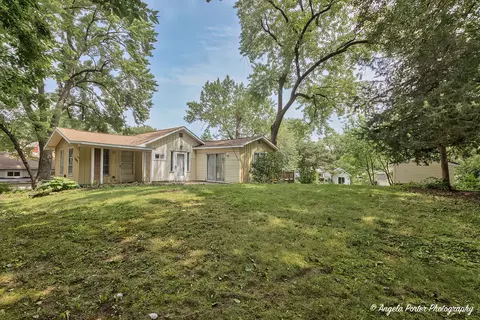 107 Manor Ave, Fox Lake, IL 60020