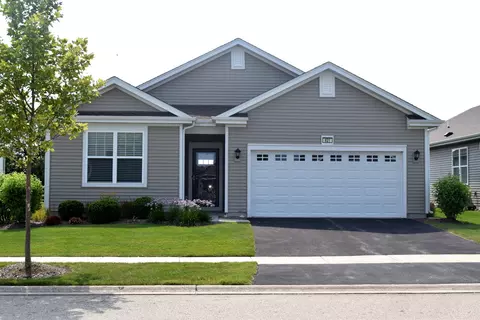 821 Americana Ave, Pingree Grove, IL 60140