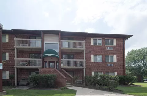 900 N Lakeside Dr #3C, Vernon Hills, IL 60061