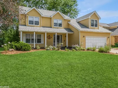 211 Mainsail Dr, Third Lake, IL 60030