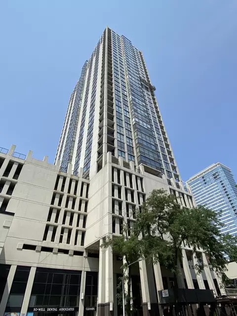 1122 N Clark St #3602, Chicago, IL 60610
