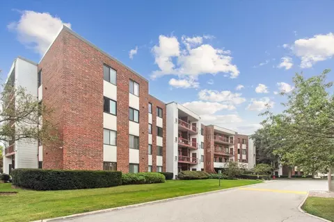 1500 Harbour Dr #2R, Wheeling, IL 60090