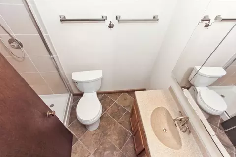 Bath - 1500 Harbour Dr #2R, Wheeling, IL 60090 photo 4 of 4