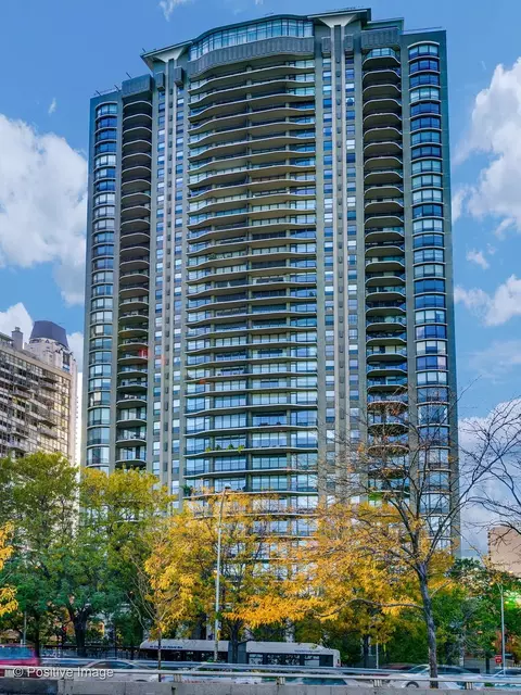 1040 N Lake Shore Dr #6D, Chicago, IL 60611